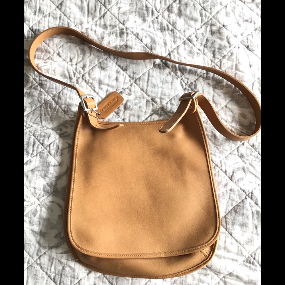 Vintage Coach tan leather crossbody